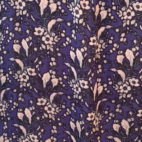 ASTR the Label Navy Blue Grey Floral Blouse Size L career casual V neck top - Picture 8 of 14